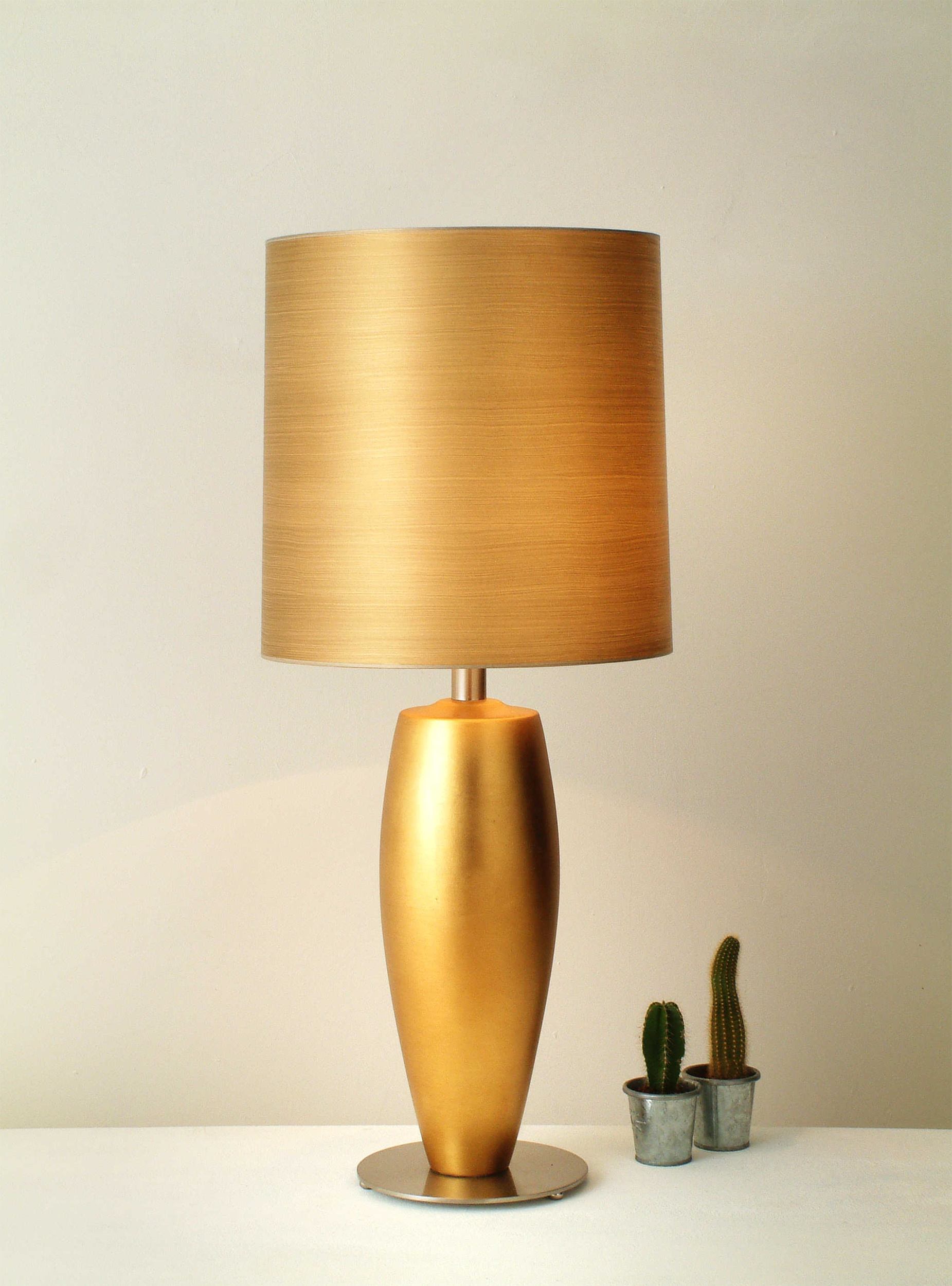 OMEGA SOTTILE – Tischleuchte Ø 35CM