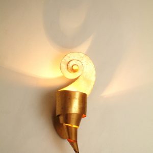 INNOVAZIONE RECHTS – Wandleuchte