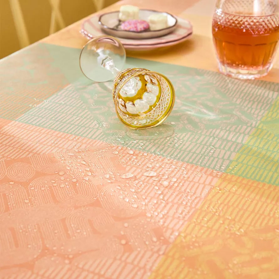 MILLE EMPREINTES PASTEL – Beschichtete Tischdecke von Garnier Thiebaut
